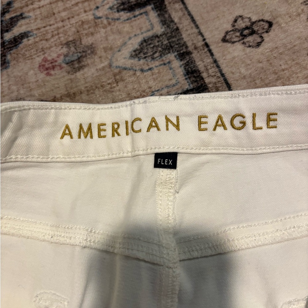 Men’s American Eagle Outfitters White Distressed Denim Shorts - Picture 2 of 4